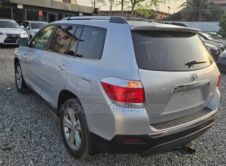 Toyota Highlander 2012 Silver