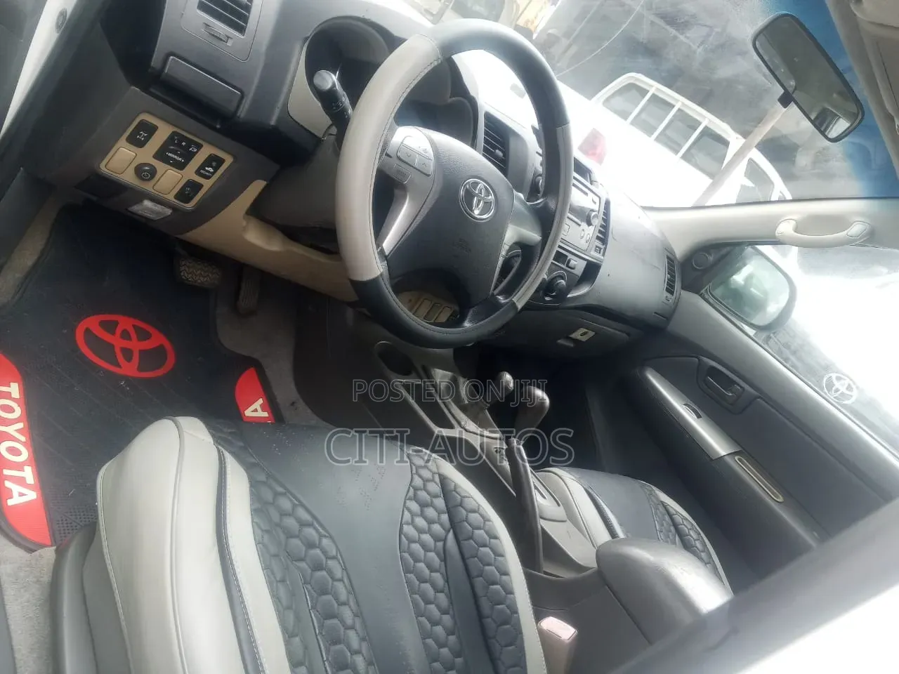 Toyota Hilux 2014 White