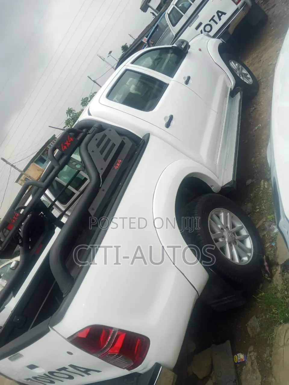 Toyota Hilux 2014 White