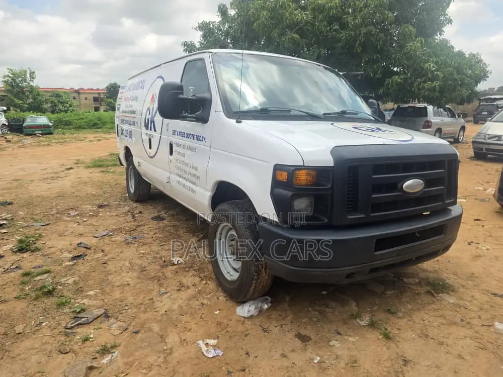 Ford E-250 Van 2005 White