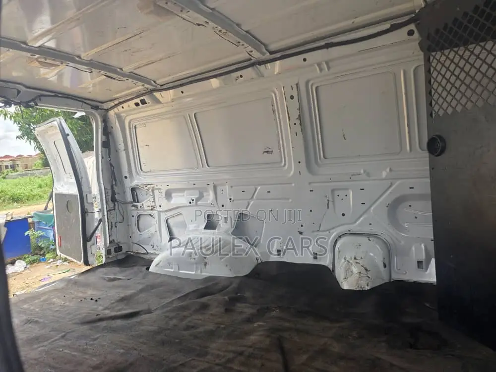 Ford E-250 Van 2005 White