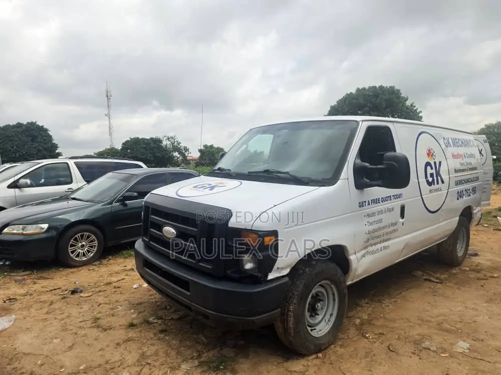 Ford E-250 Van 2005 White