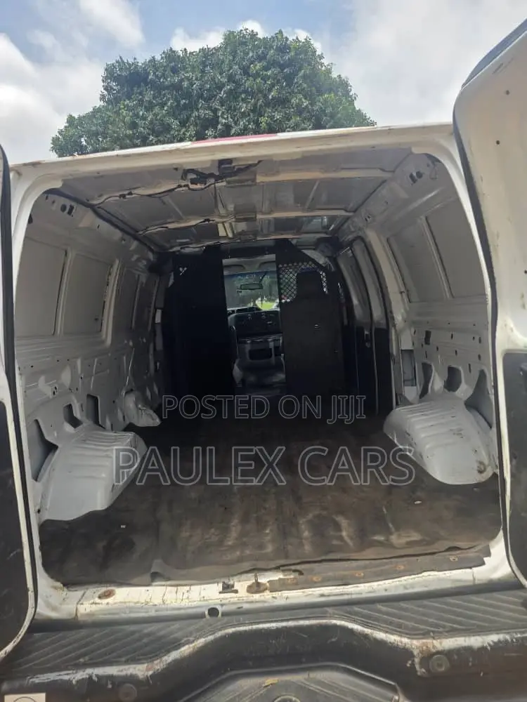 Ford E-250 Van 2005 White