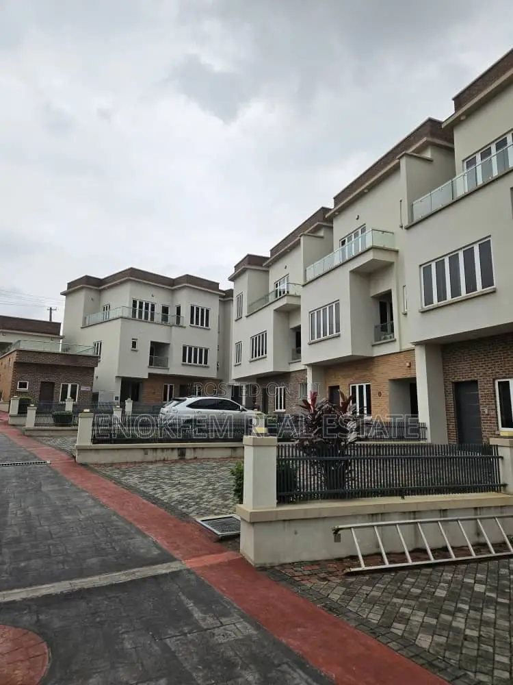 5bdrm House in Lagos State for sale