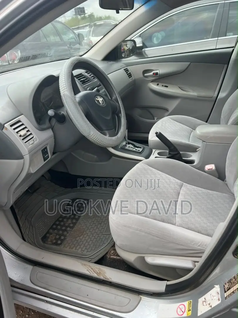 Toyota Corolla 2012 Silver