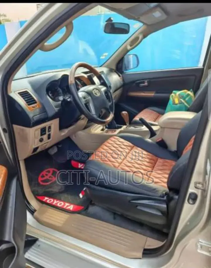 Toyota Hilux 2015 Silver