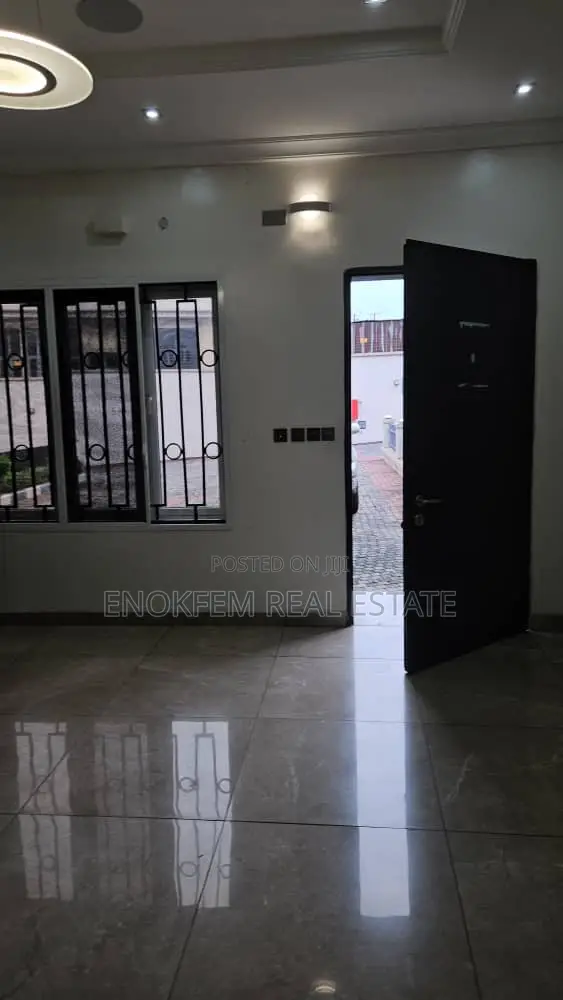 5bdrm House in Lagos State for sale