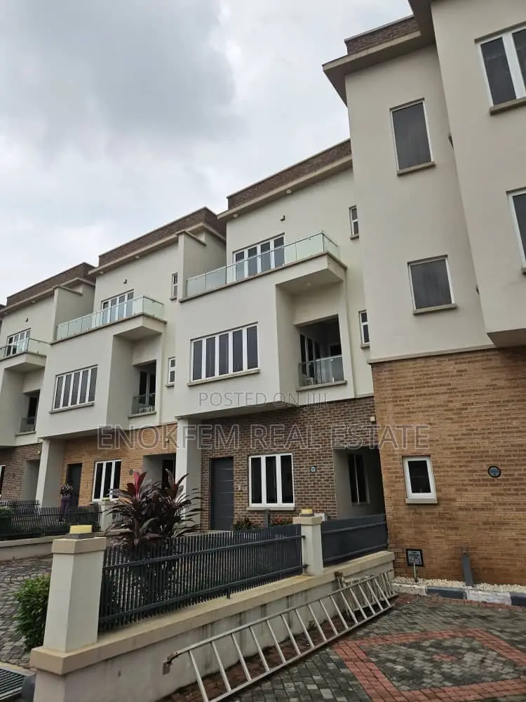 5bdrm House in Lagos State for sale