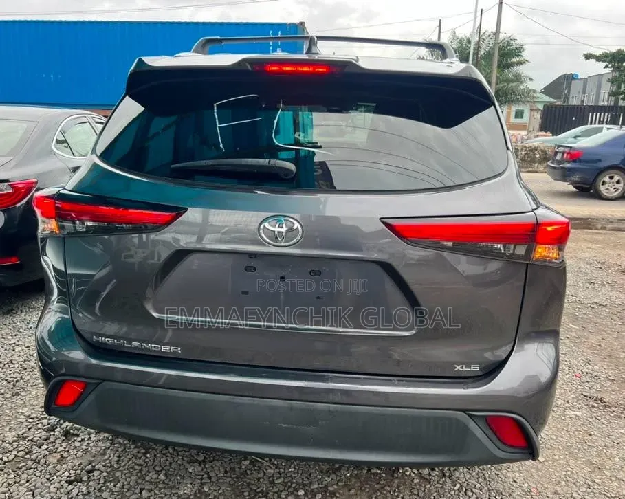 Toyota Highlander XLE 2021 Gray