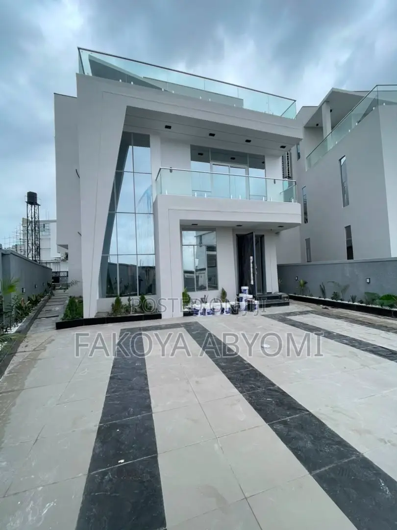 5bdrm Duplex in Chevron for sale