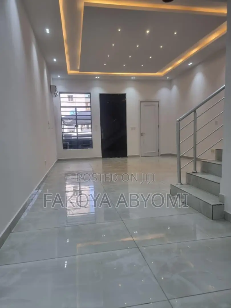 4bdrm Duplex in Oniru, Ahmadu Bello Way for rent