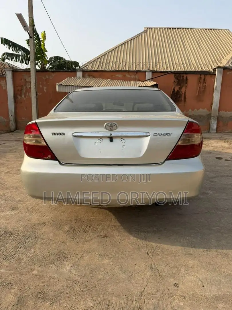 Toyota Camry 2004 Silver