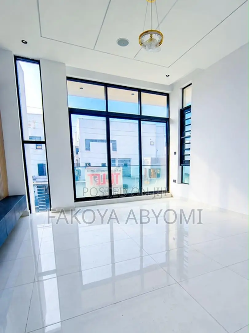 4bdrm Duplex in Ikota for rent