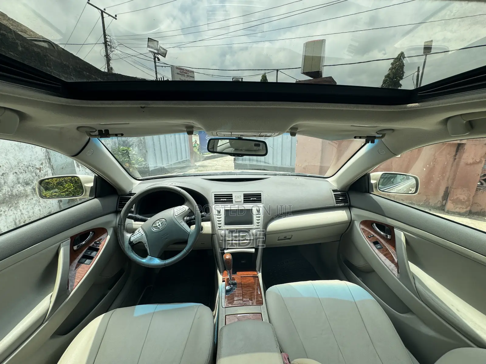 Toyota Camry XLE 4dr Sedan (2.5L 4cyl 6AM) 2010 Gold
