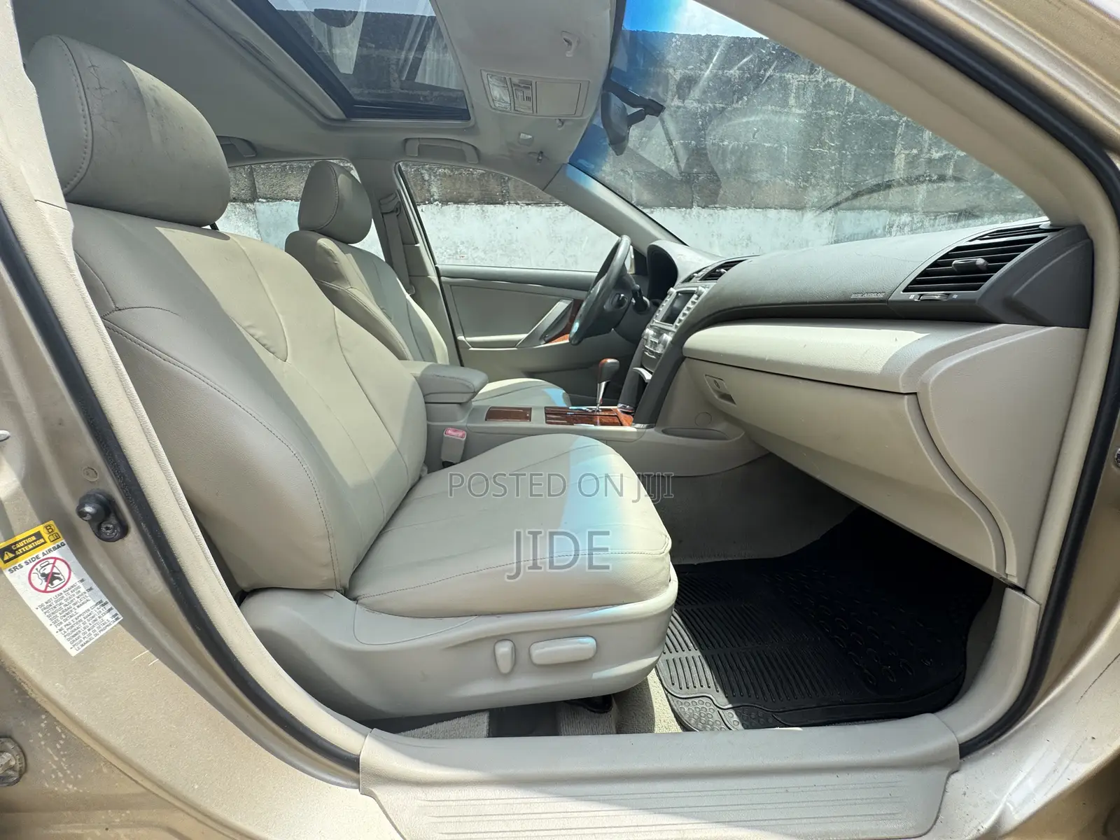 Toyota Camry XLE 4dr Sedan (2.5L 4cyl 6AM) 2010 Gold