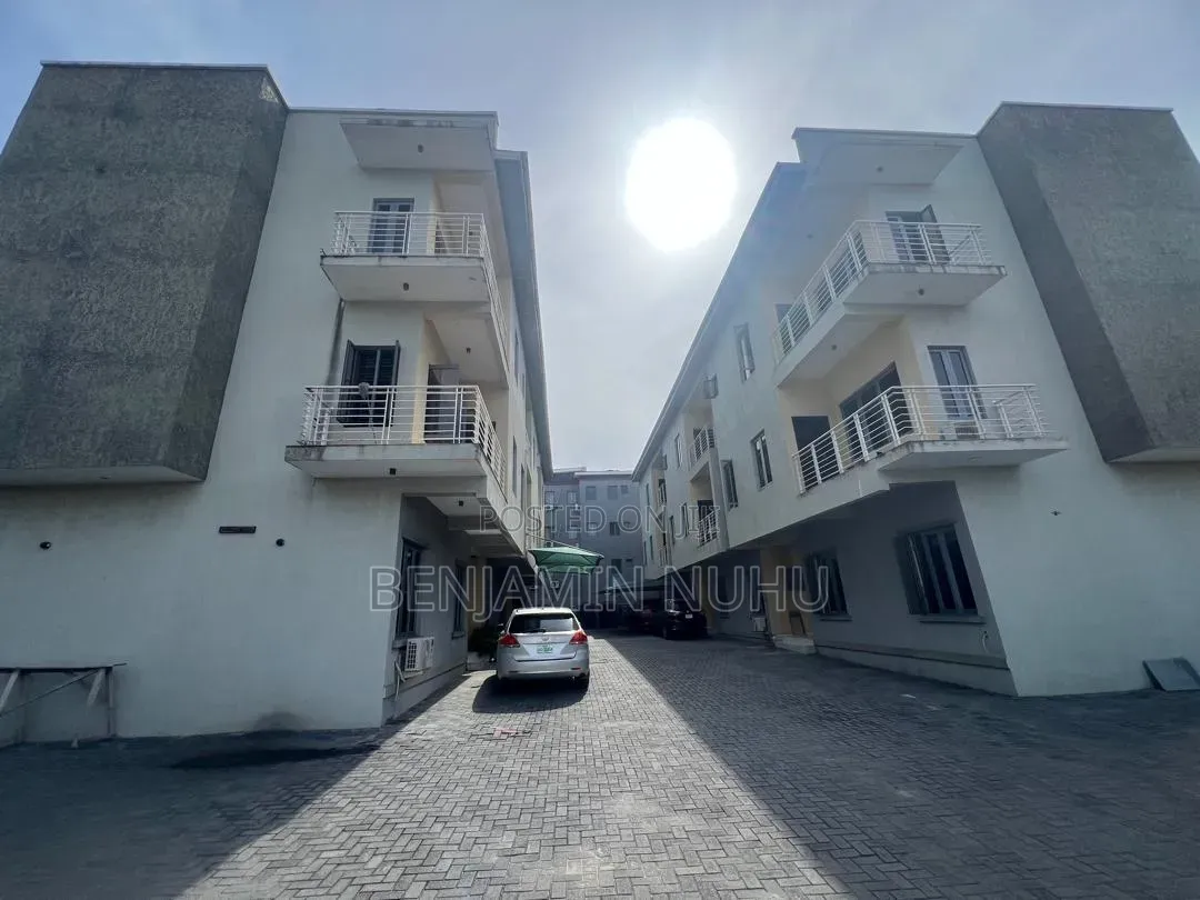 4bdrm Townhouse / Terrace in Elegushi-Ikate for rent