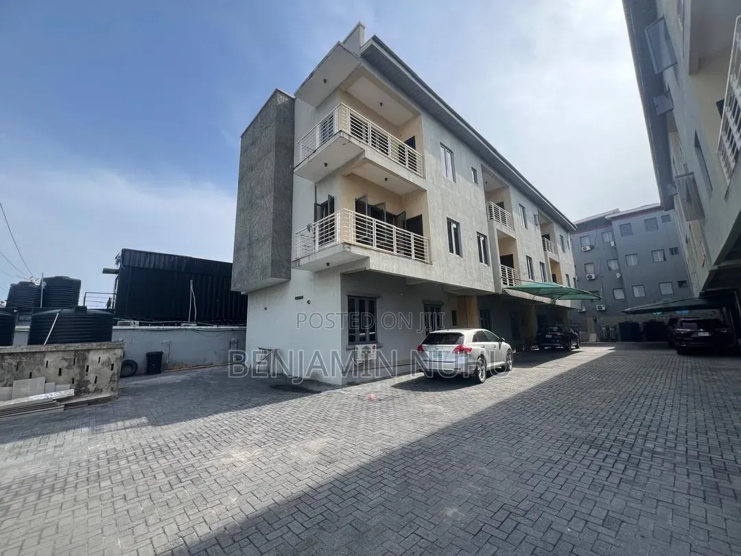 4bdrm Townhouse / Terrace in Elegushi-Ikate for rent