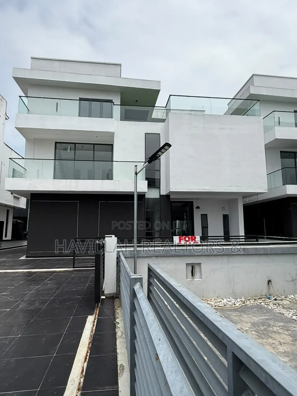 5bdrm Duplex in Lekki Expressway for sale