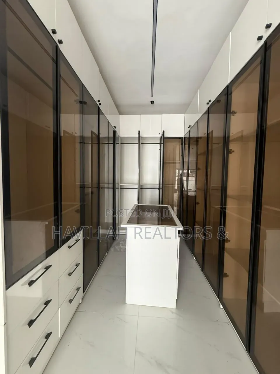 5bdrm Duplex in Lekki Expressway for sale