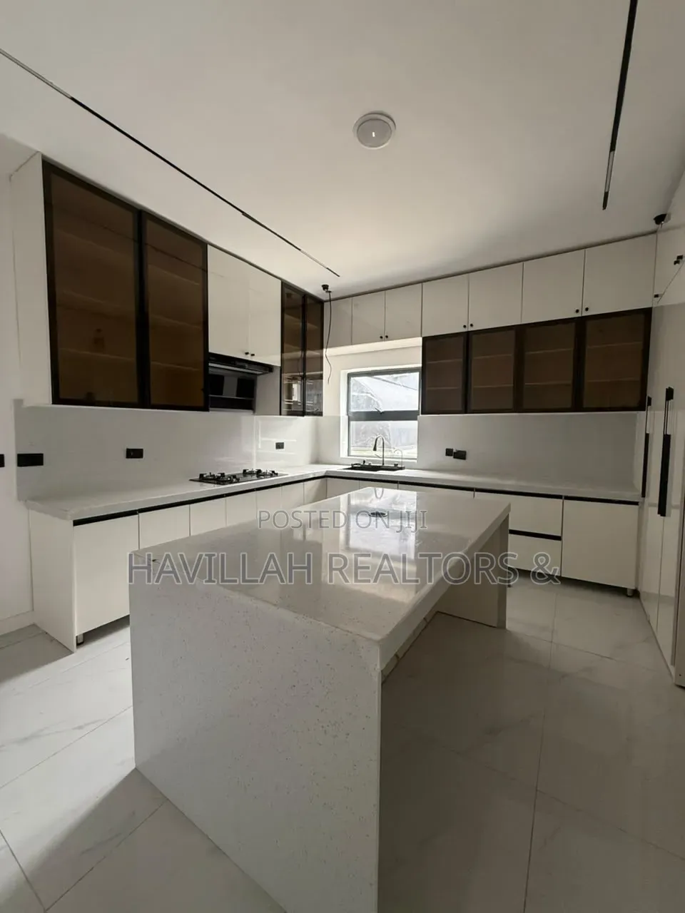 5bdrm Duplex in Lekki Expressway for sale