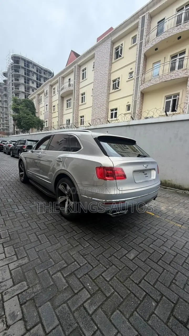 Bentley Bentayga W12 First Edition AWD 2017 Silver