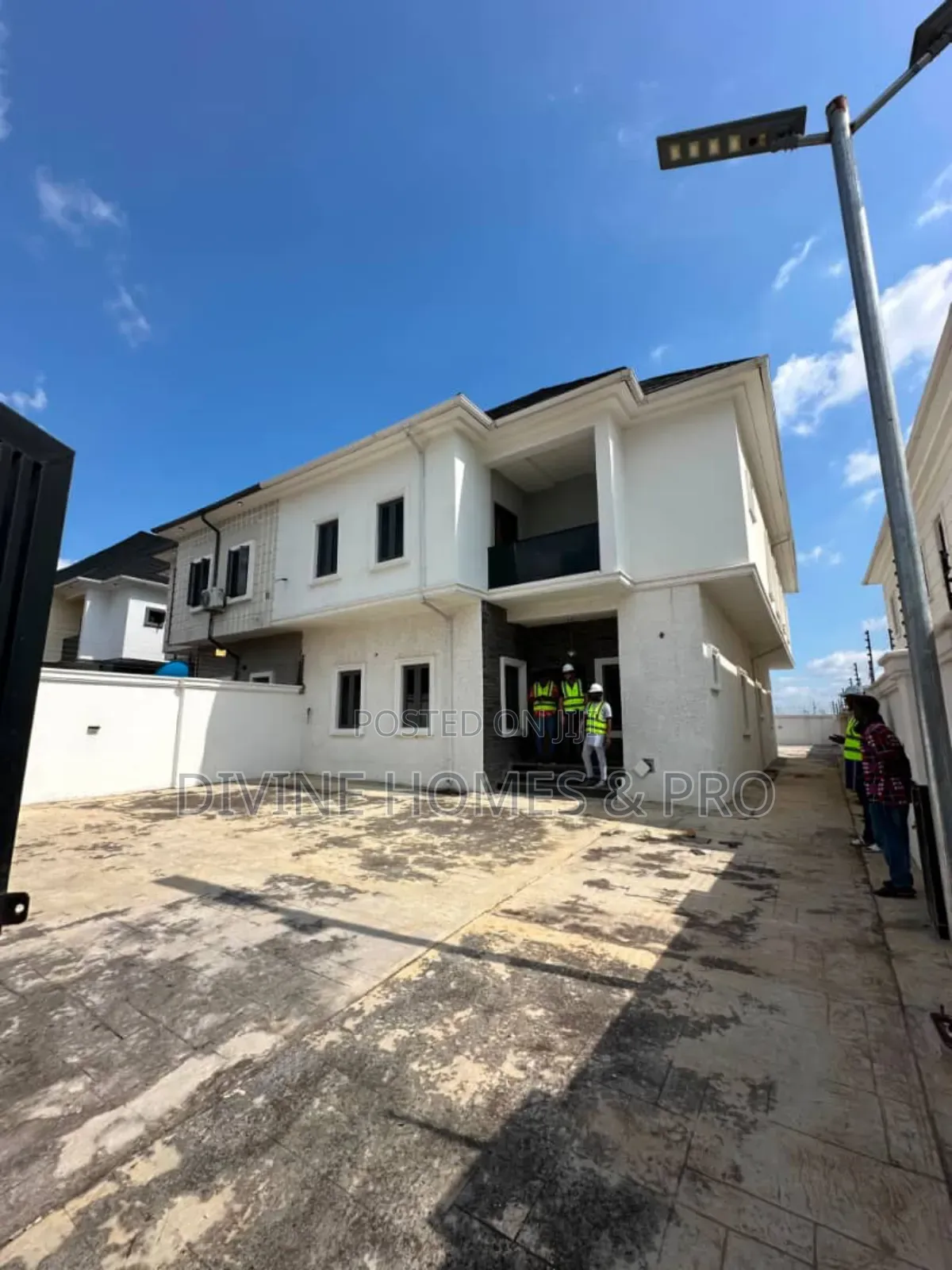 4bdrm Duplex in Gwarinpa for sale