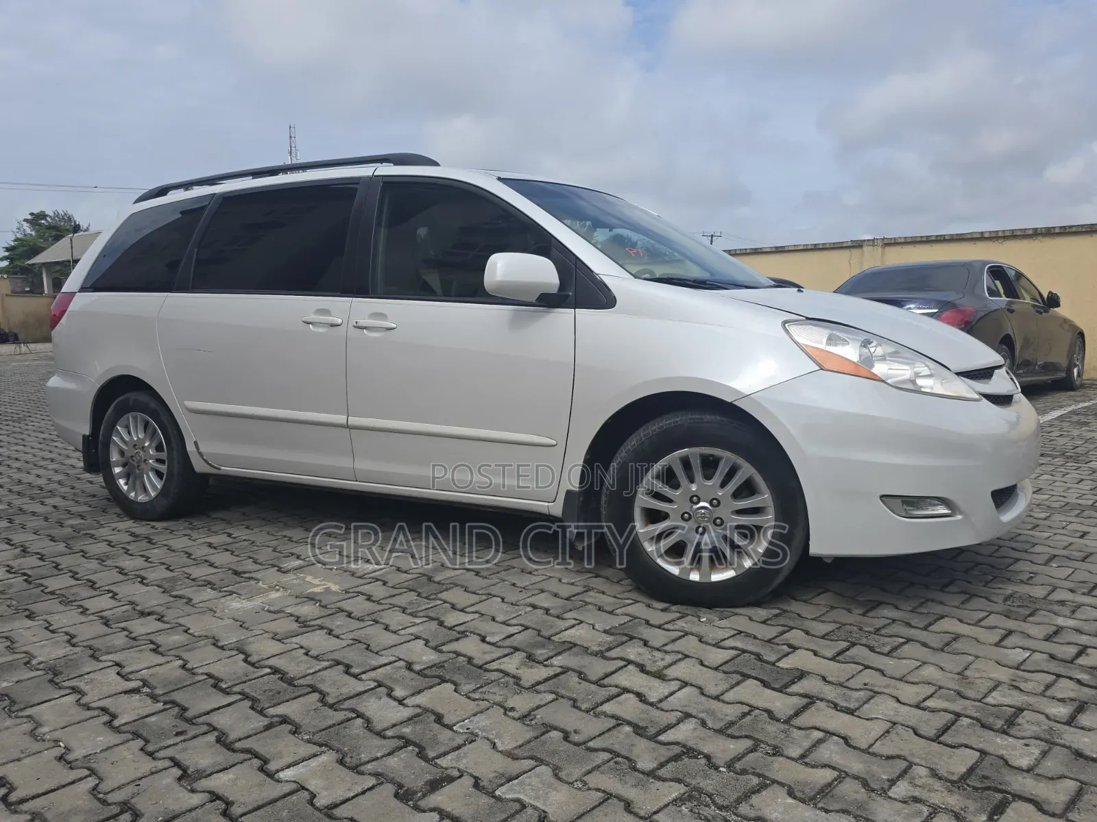 Toyota Sienna XLE 2008 White