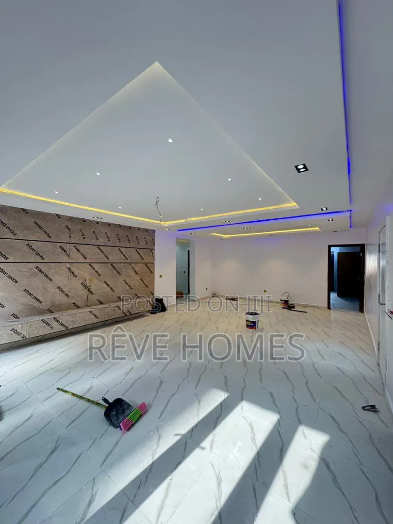 Furnished 3bdrm Block of Flats in Eric Moore for sale