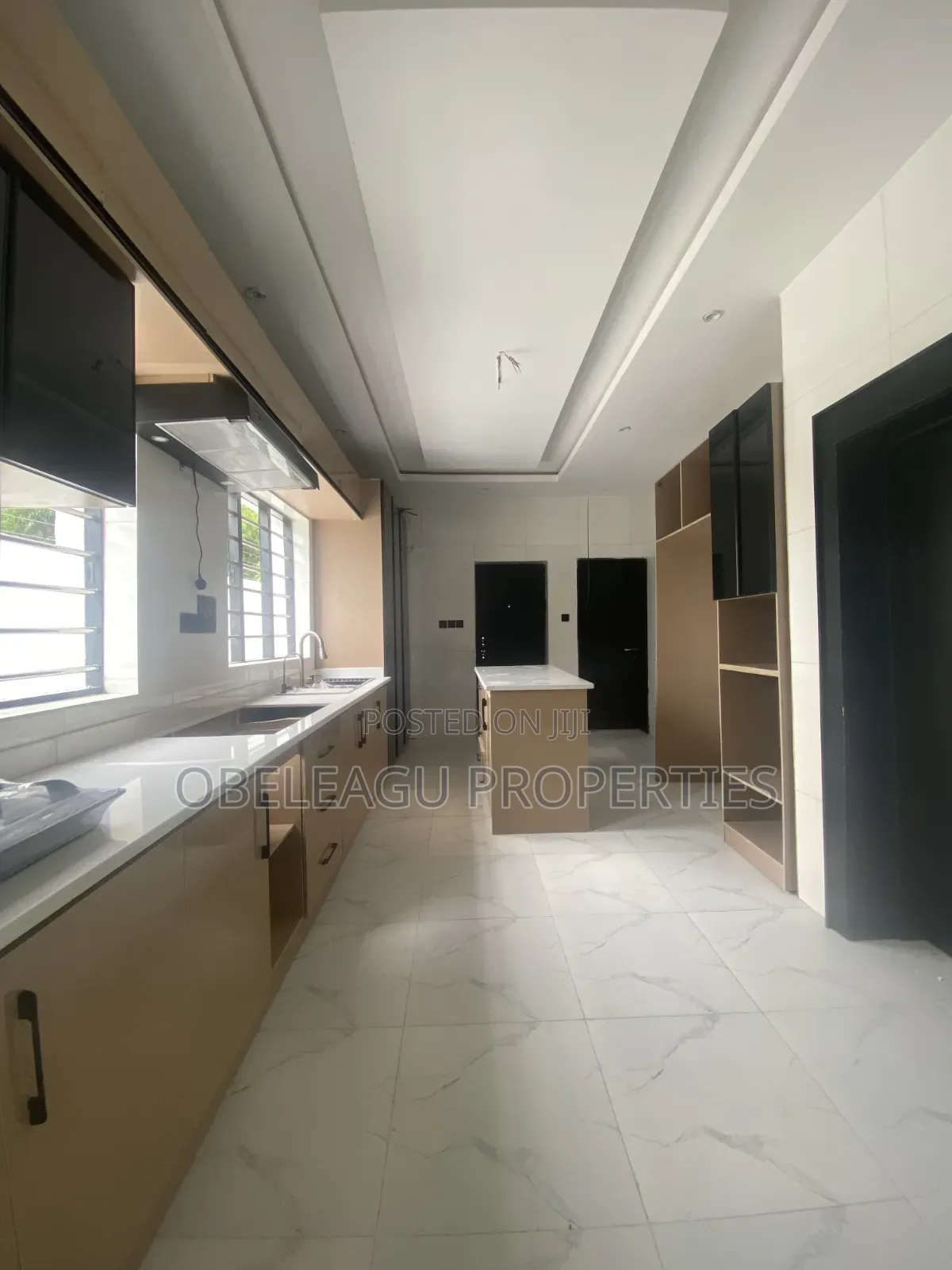 5bdrm Duplex in Prayer Estate, Apple Junction for sale