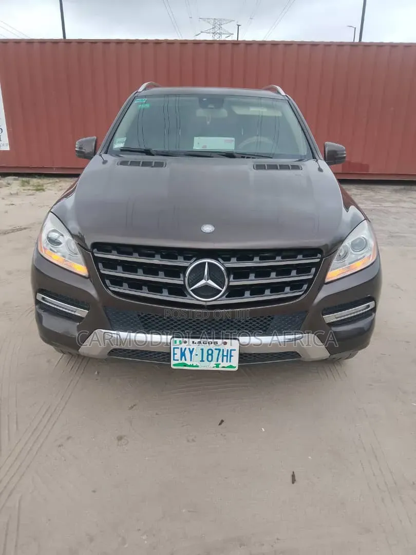 Mercedes-Benz 1420 2013 Brown