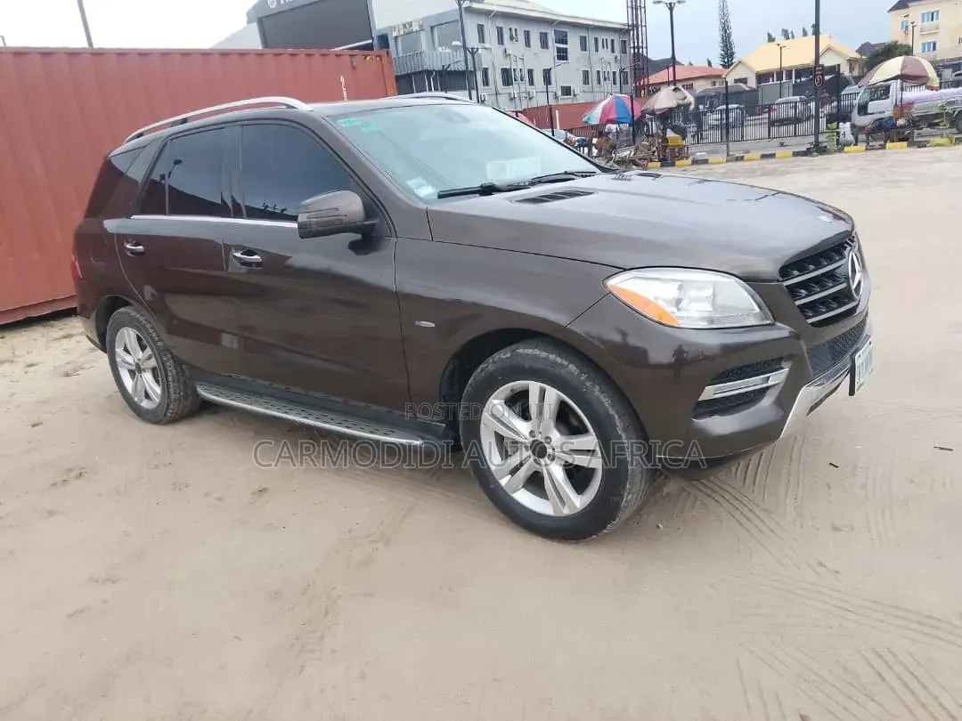 Mercedes-Benz 1420 2013 Brown