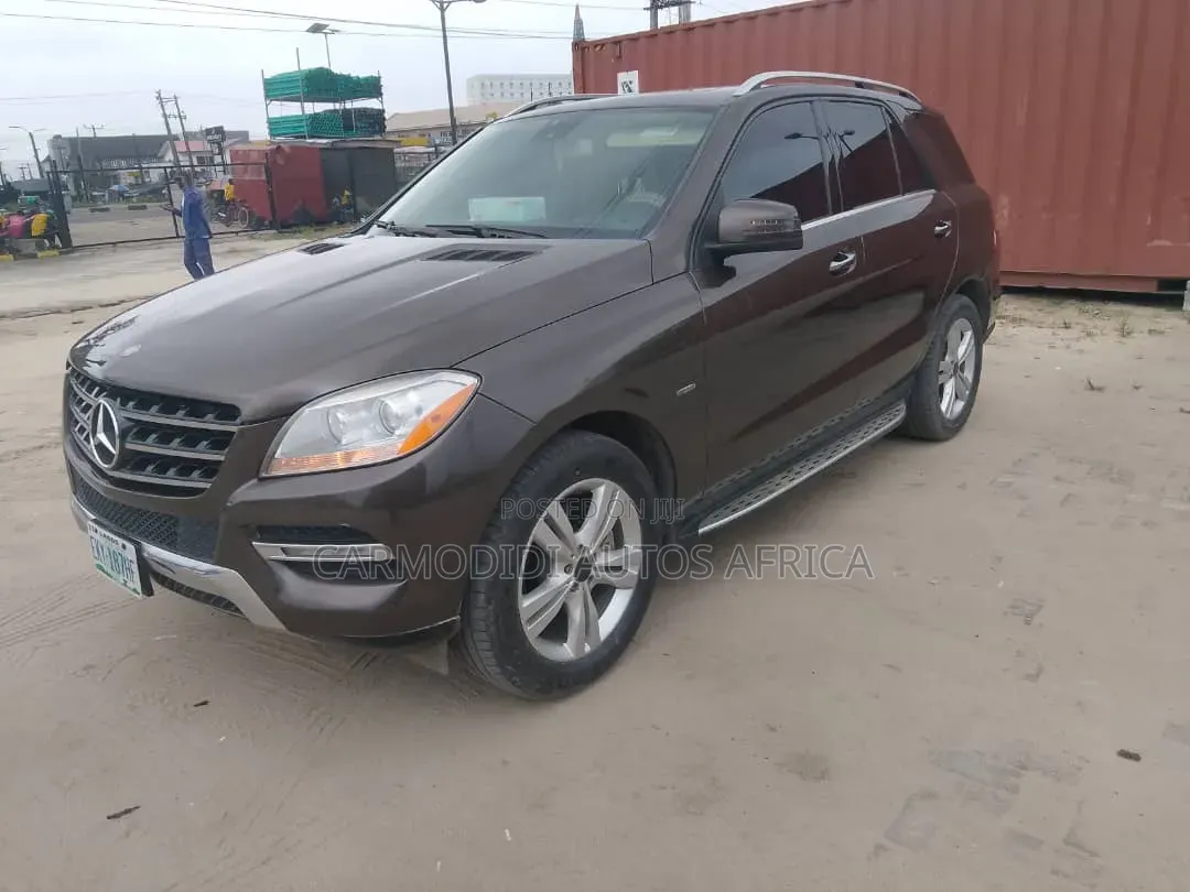 Mercedes-Benz 1420 2013 Brown