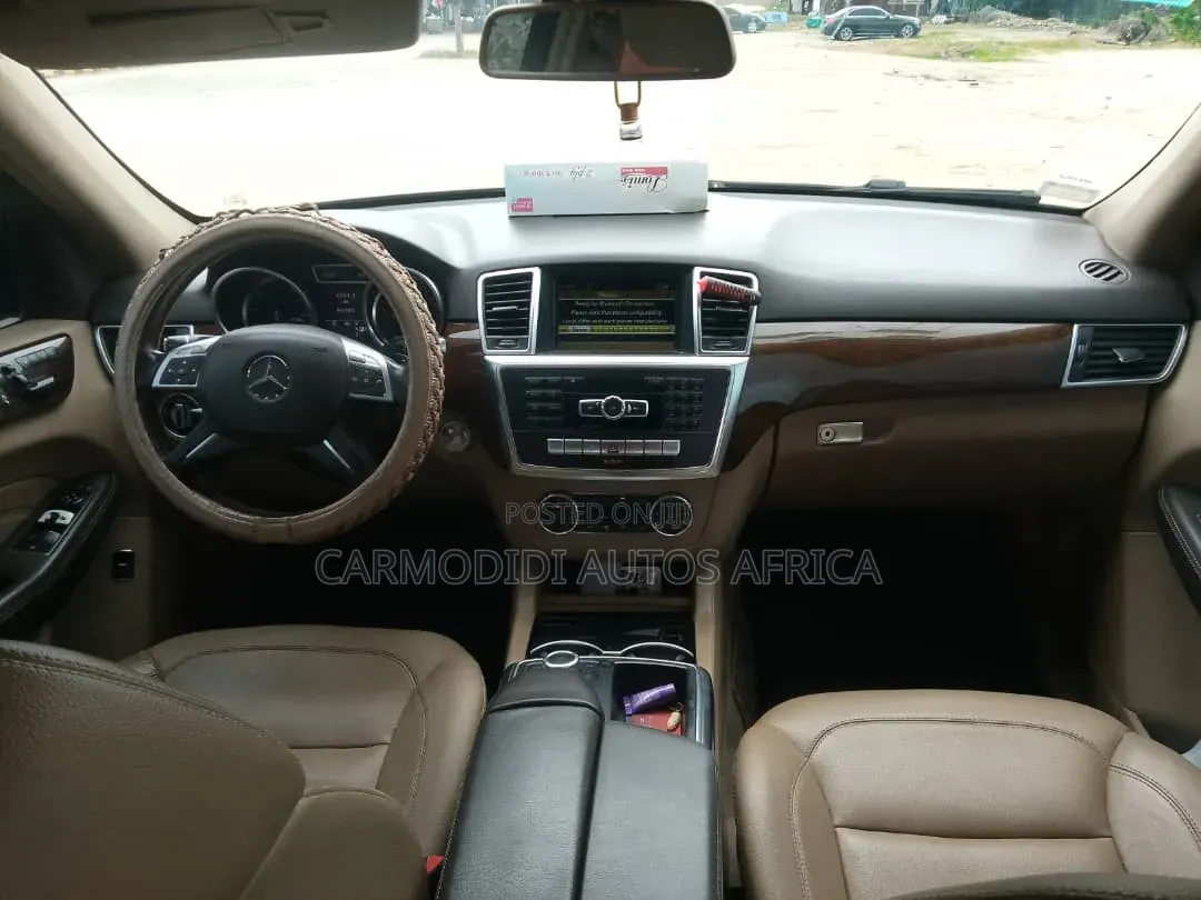 Mercedes-Benz 1420 2013 Brown