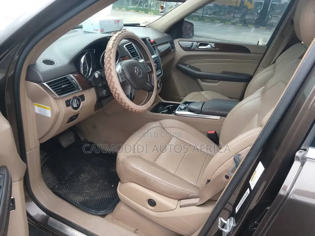 Mercedes-Benz 1420 2013 Brown