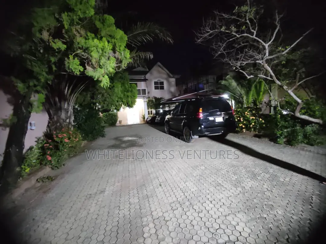 Furnished 5bdrm Duplex in Isolo for sale
