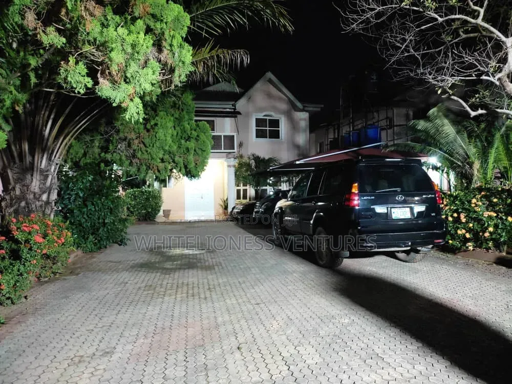 Furnished 5bdrm Duplex in Isolo for sale
