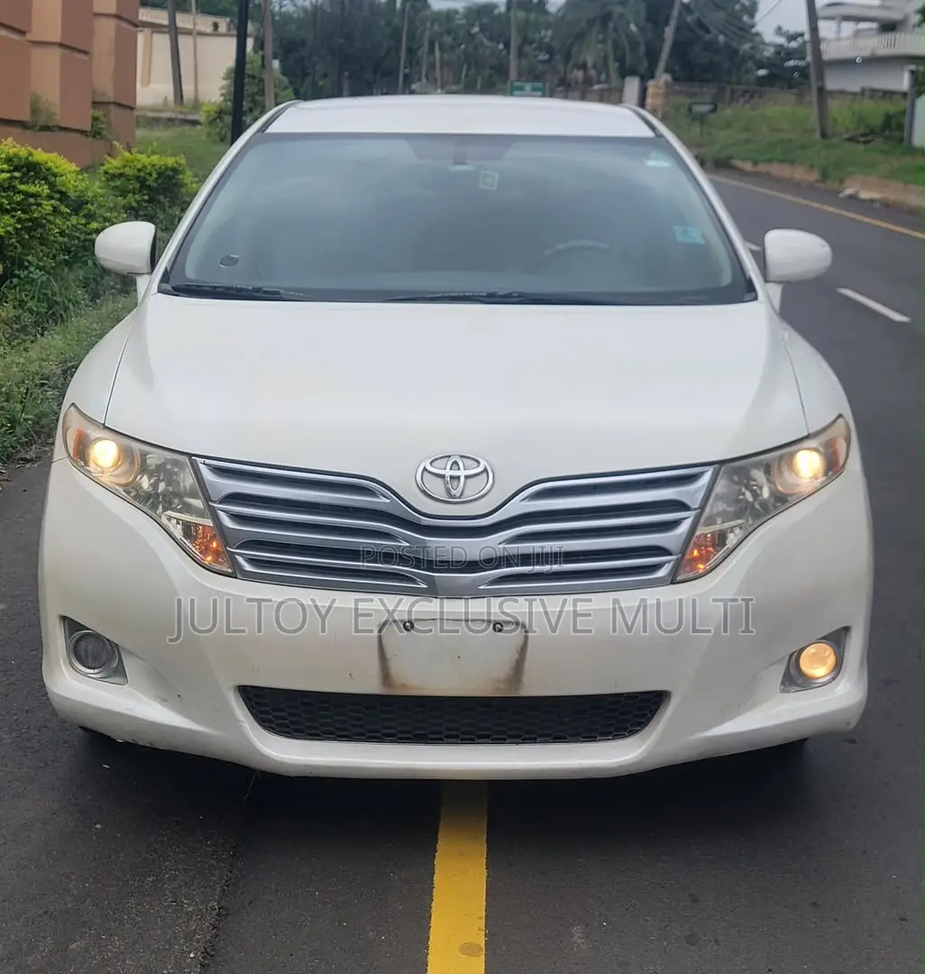 Toyota Venza LE 2011 White