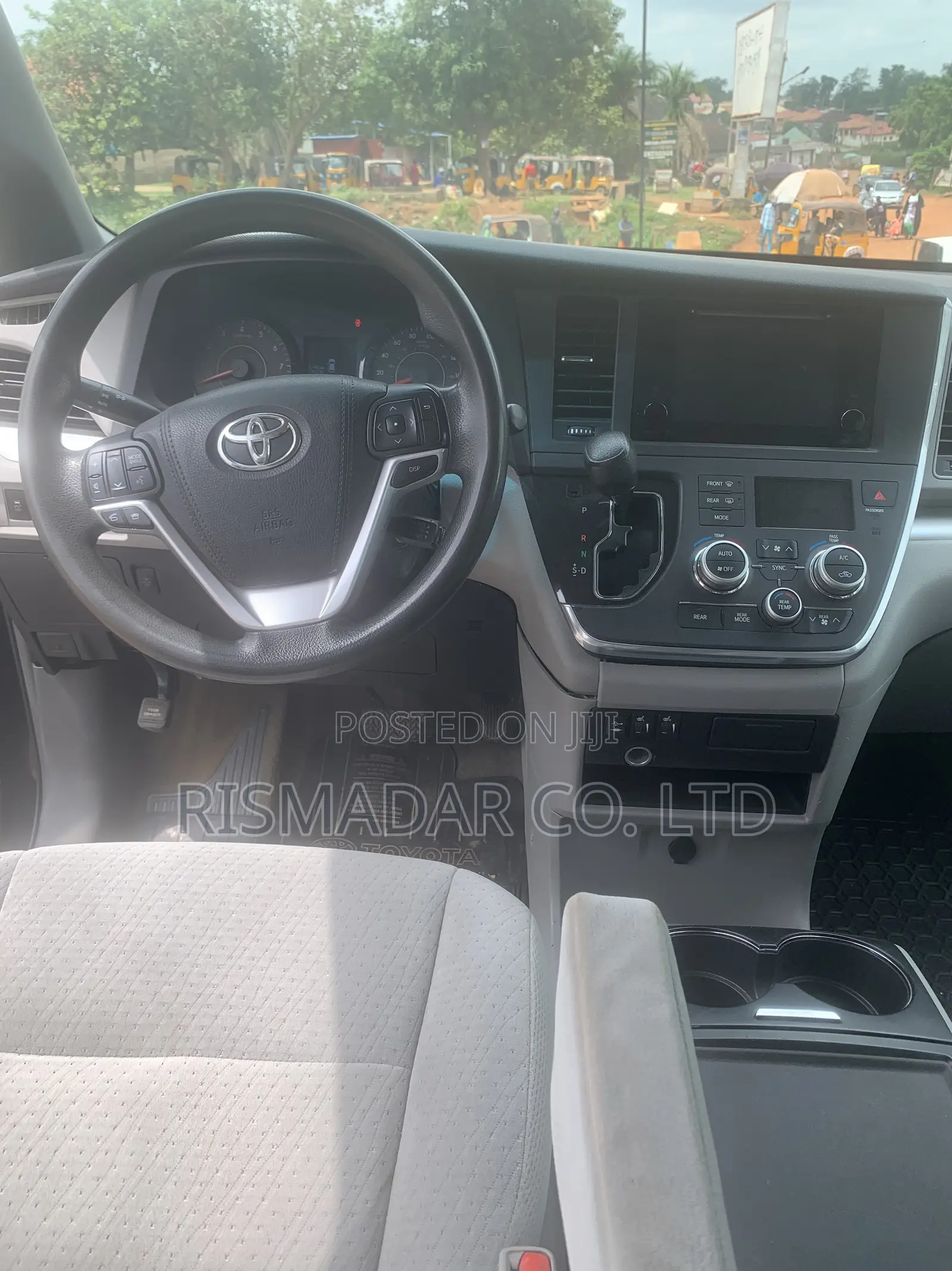 Toyota Sienna 2015 Black