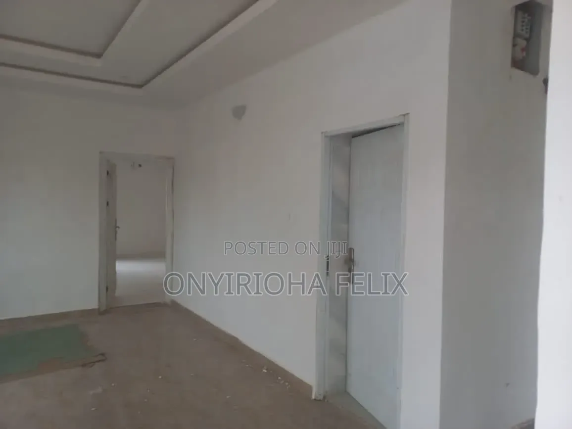 35m2 Shop Space