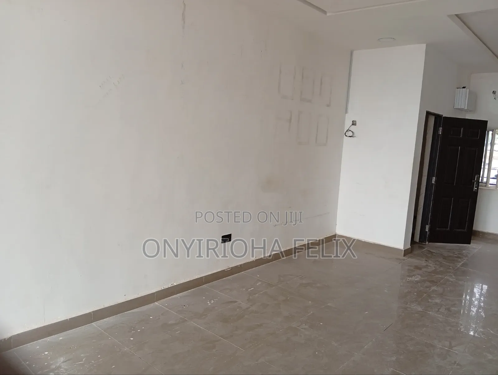 35m2 Shop Space