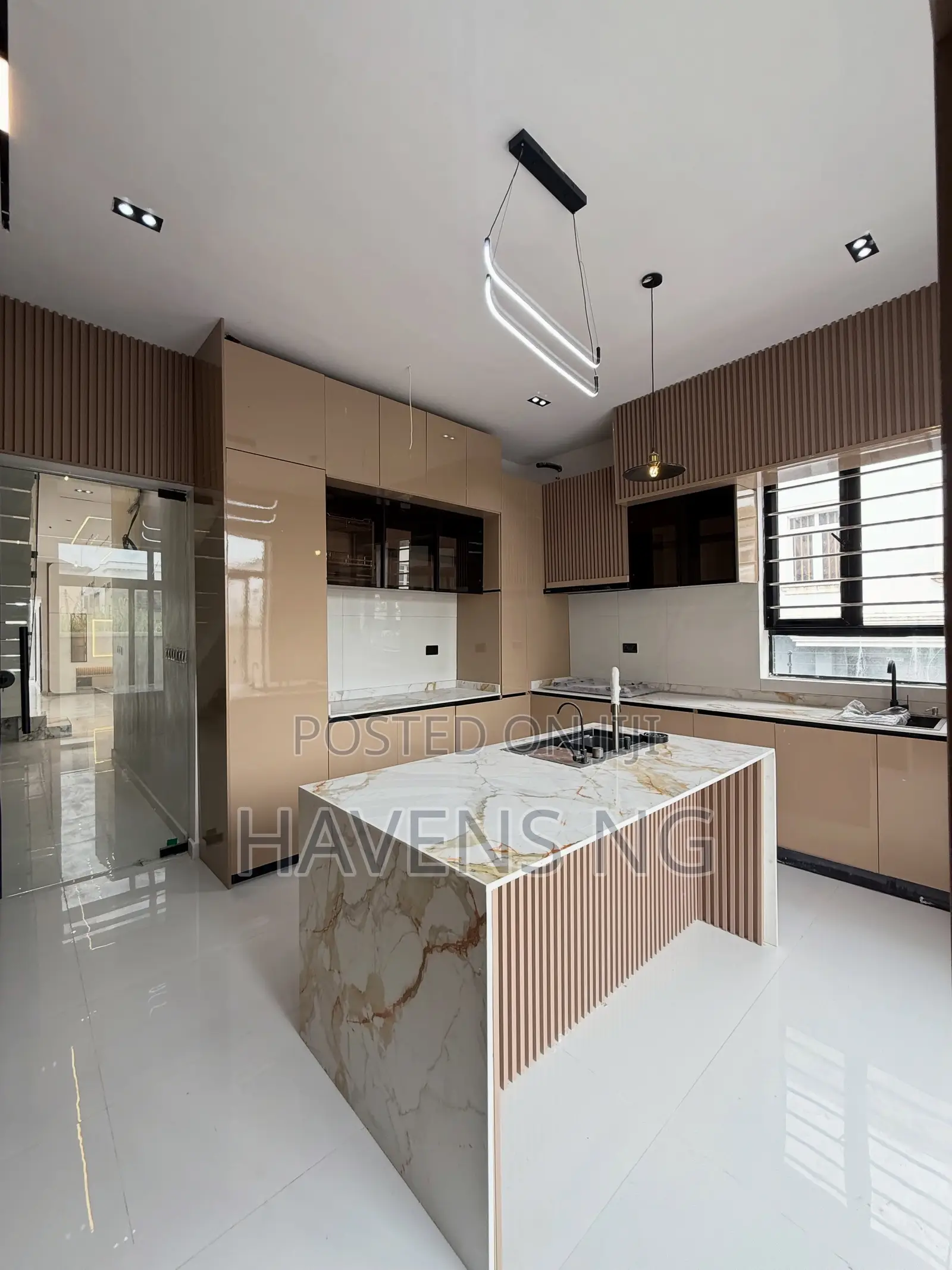 5bdrm Duplex in Lekki Phase 2 for sale