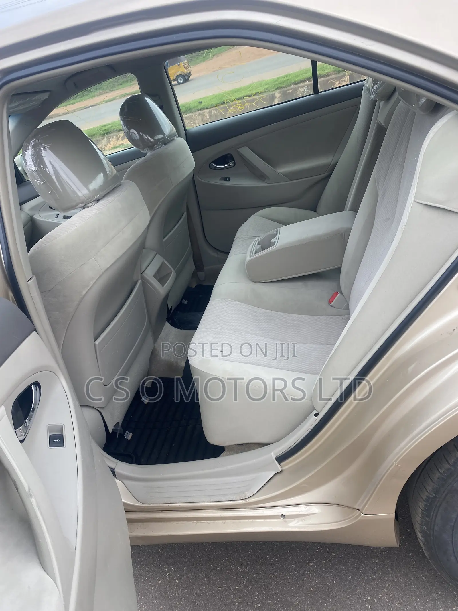 Toyota Camry LE 4dr Sedan (2.5L 4cyl 6AM) 2010 Gold