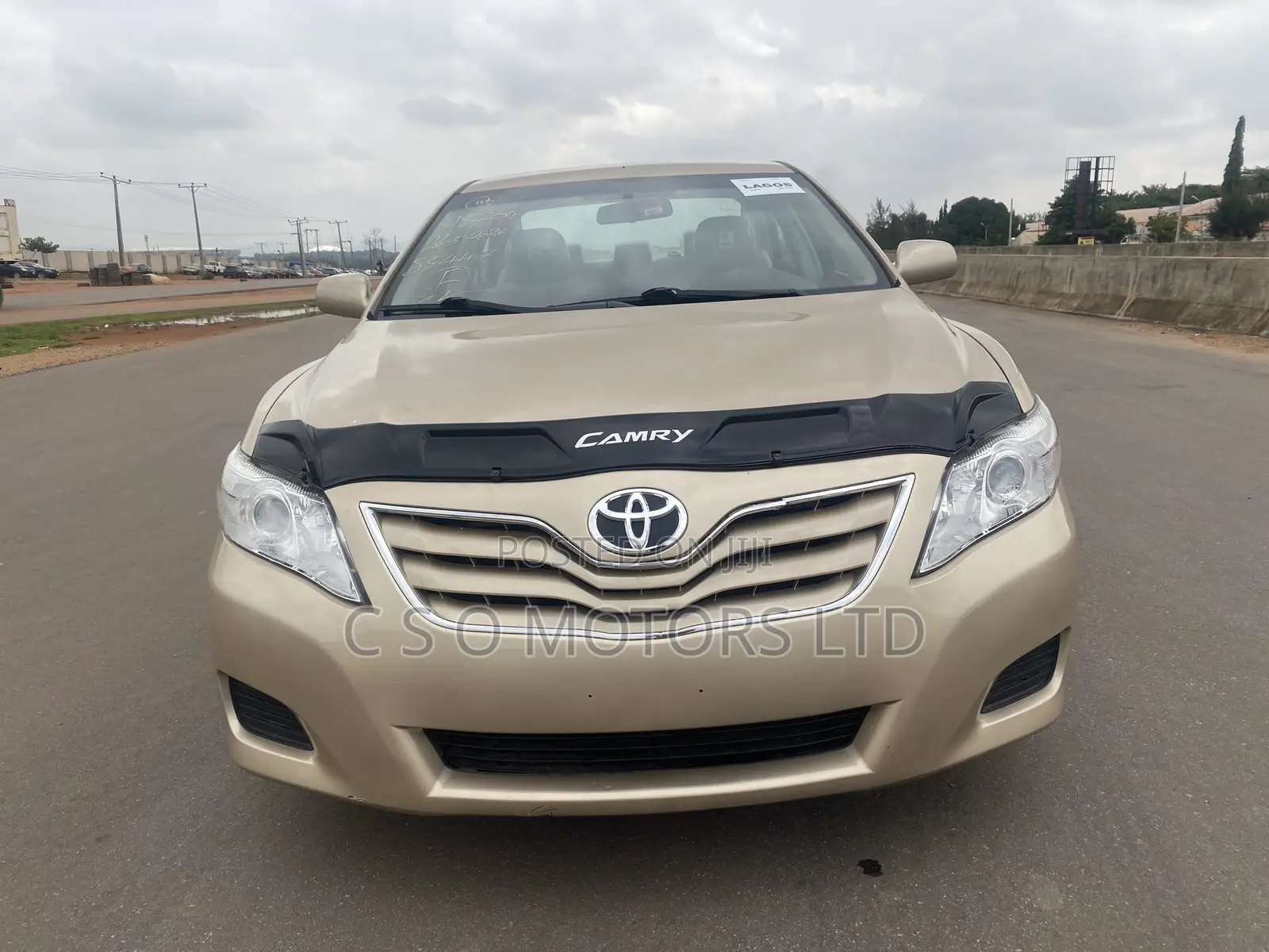 Toyota Camry LE 4dr Sedan (2.5L 4cyl 6AM) 2010 Gold