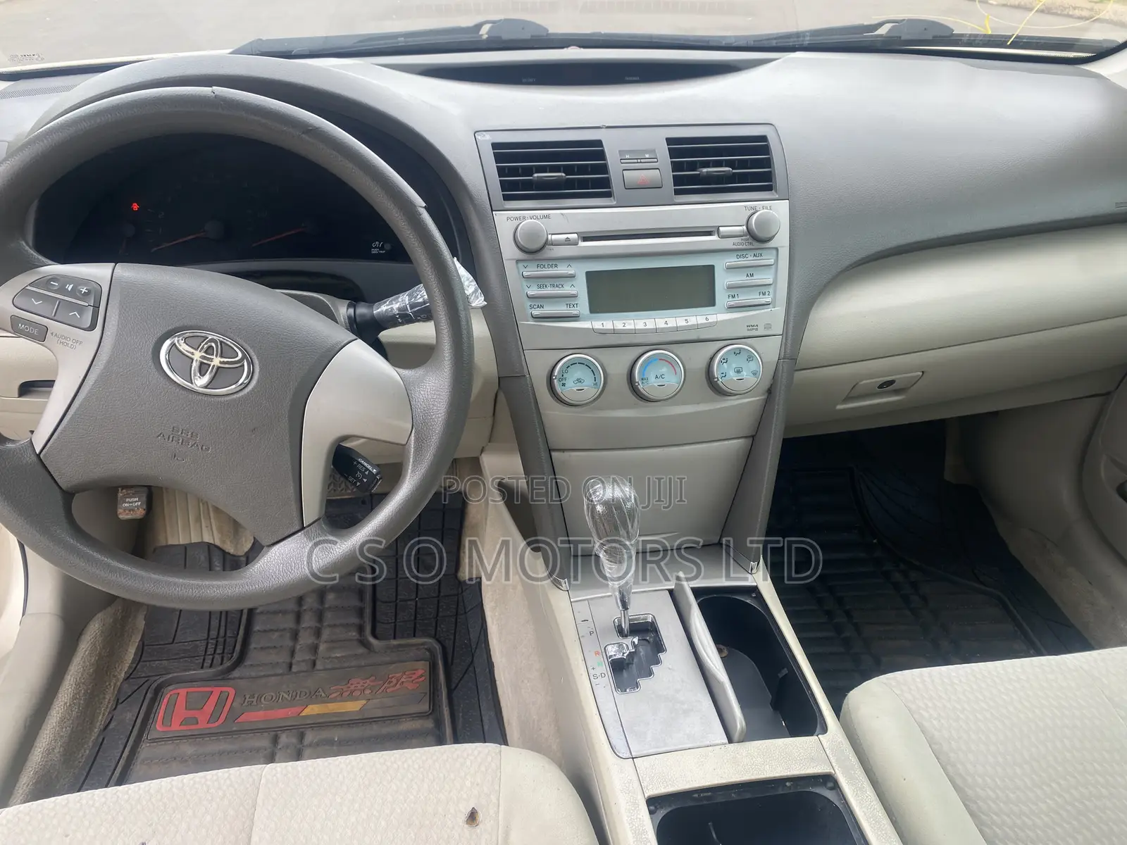 Toyota Camry LE 4dr Sedan (2.5L 4cyl 6AM) 2010 Gold