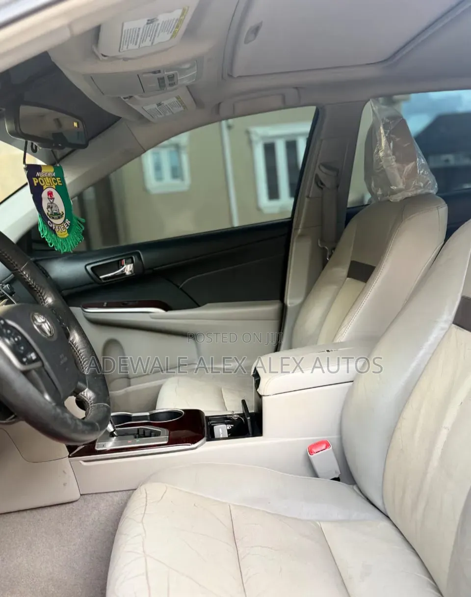 Toyota Camry XLE 4dr Sedan w/Prod. End 11/13 (3.5L 6cyl 6A) 2014 Silver