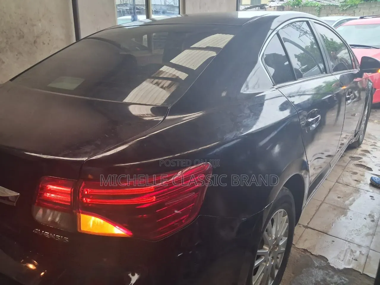 Toyota Avensis 2012 Black