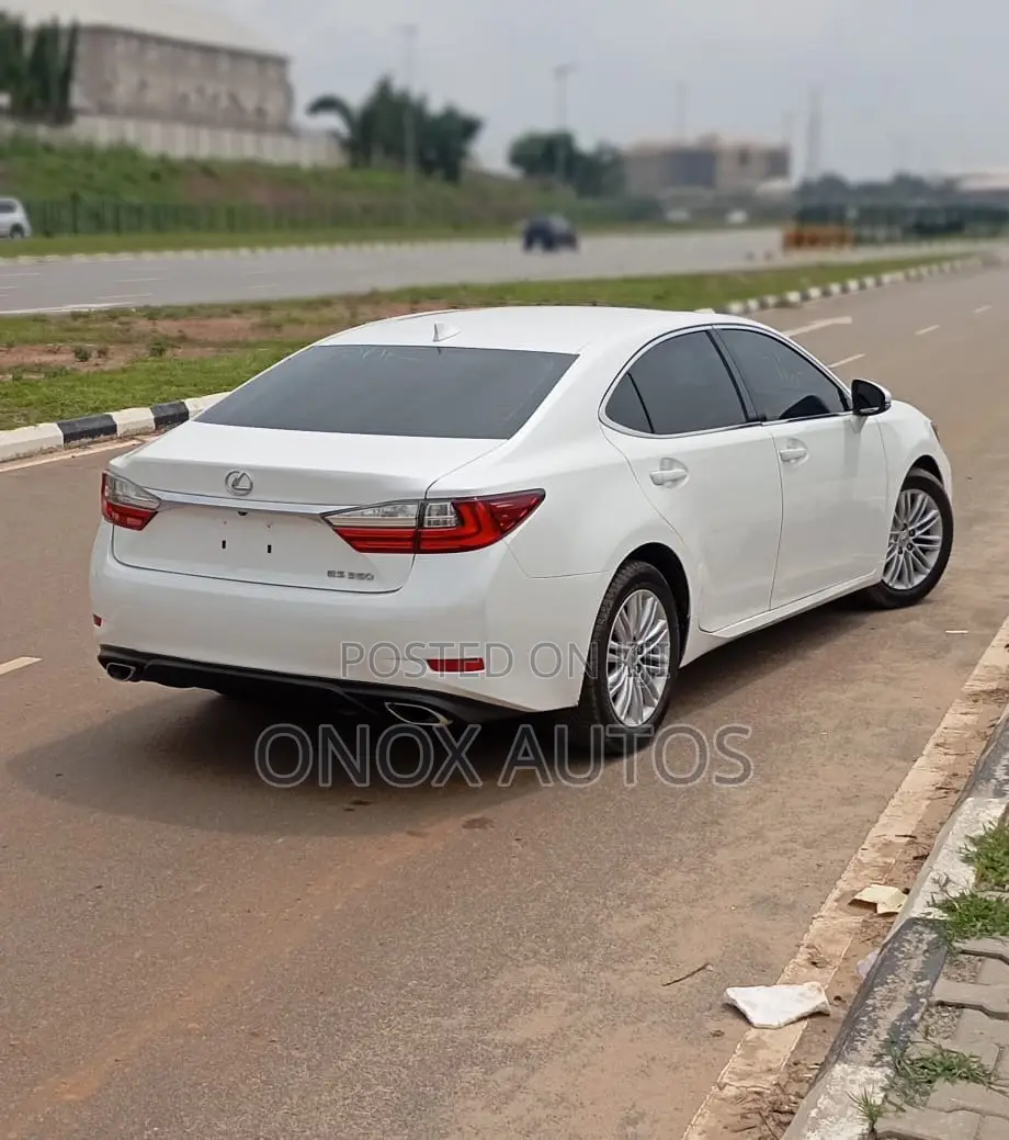 Lexus ES 350 FWD 2017 White