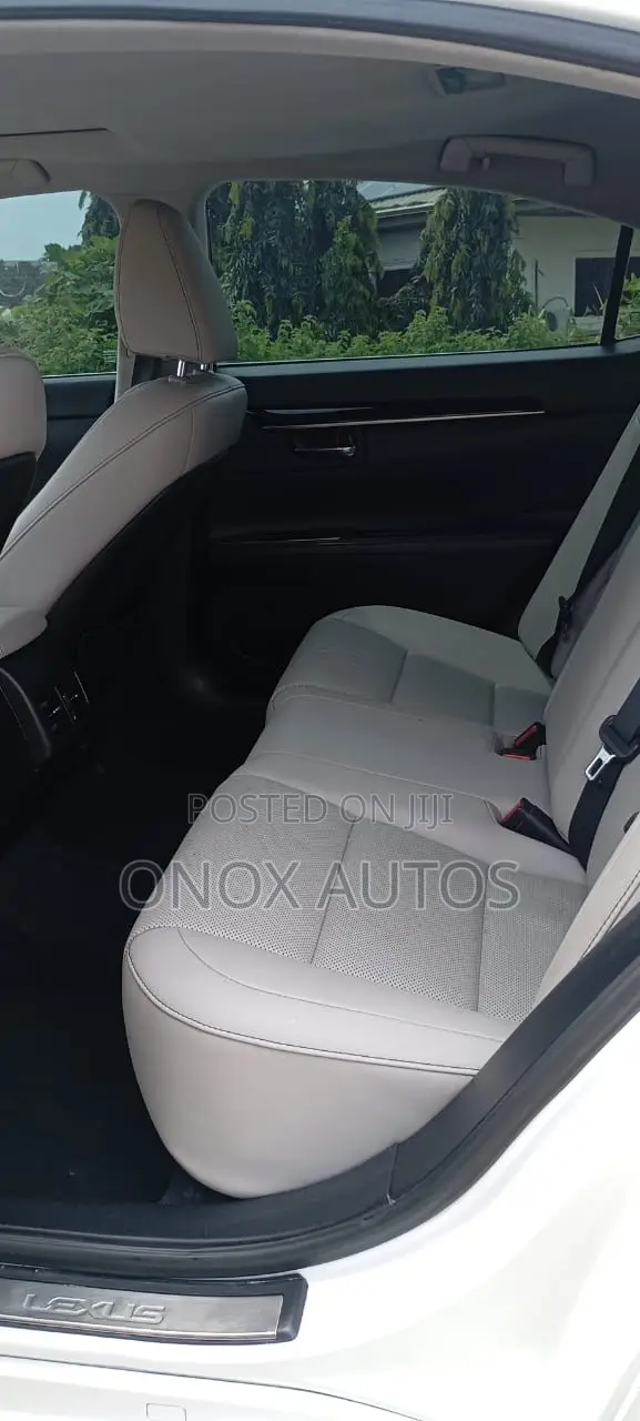 Lexus ES 350 FWD 2017 White