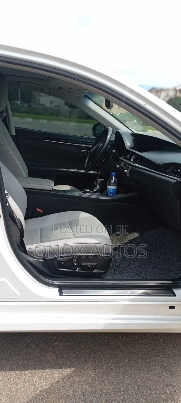 Lexus ES 350 FWD 2017 White