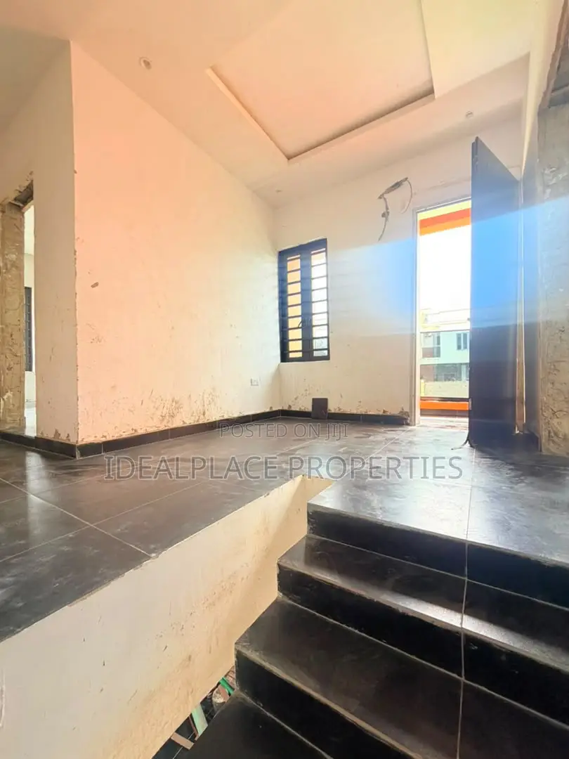 4bdrm Duplex in GRA Phase 1 for sale